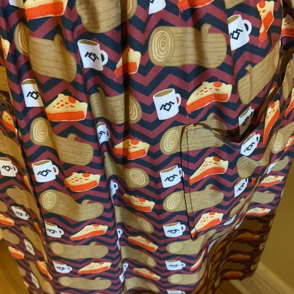 Twin Peaks Skirt with Pockets - Picture 2 of 2